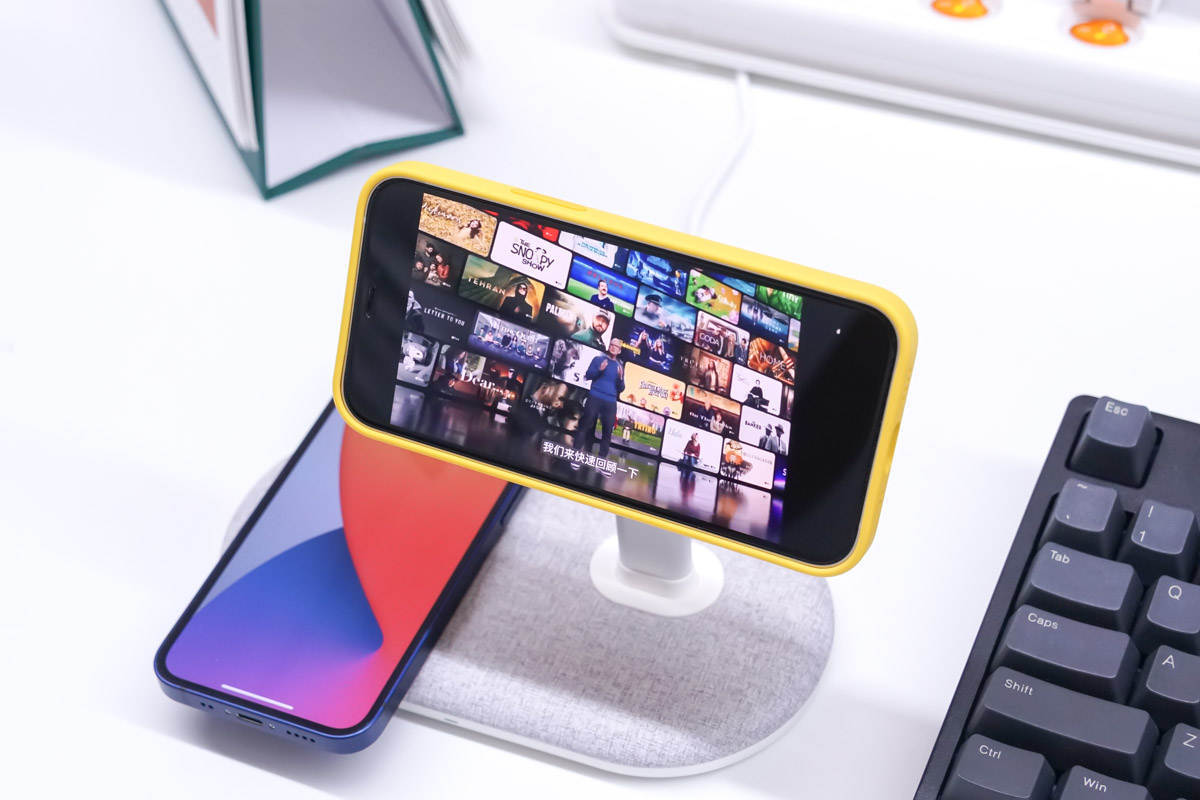 充电新体验MOMAX立式双项磁吸无线充电器测评不朽情缘mg网址iPhone 1312通用无线(图1)